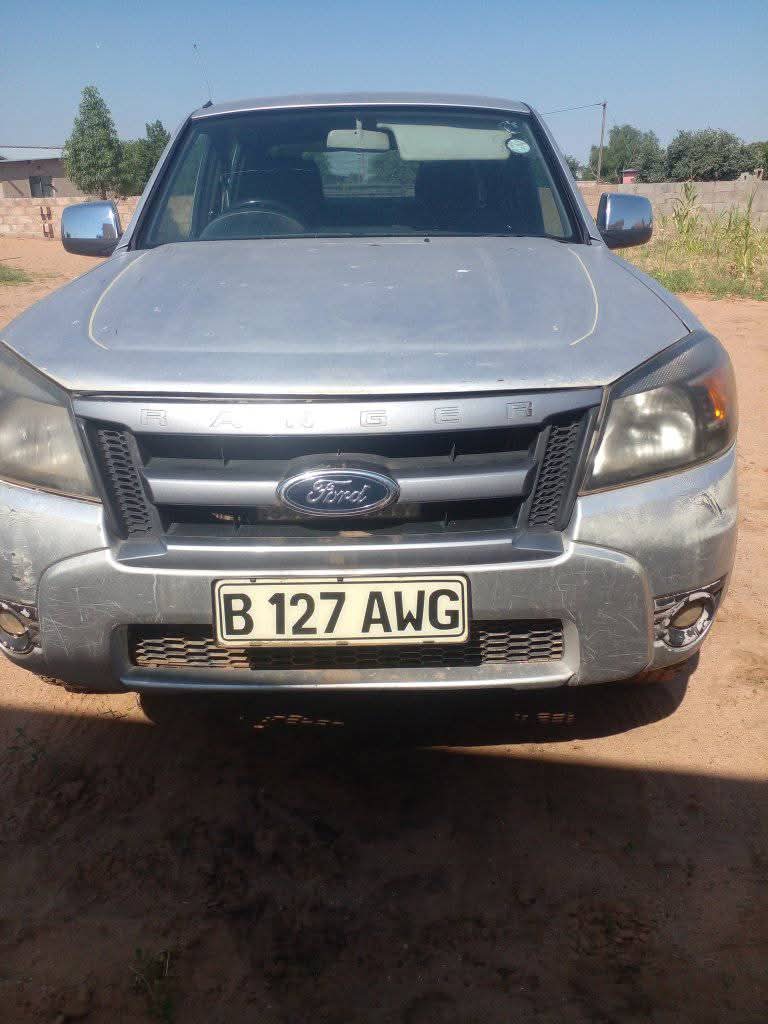 Ford Ranger for sale @P75K,negotiable. Fuel is diesel,2.5 L,2010 model bought in 2014
📍 Takatokwane
Contact 71517484