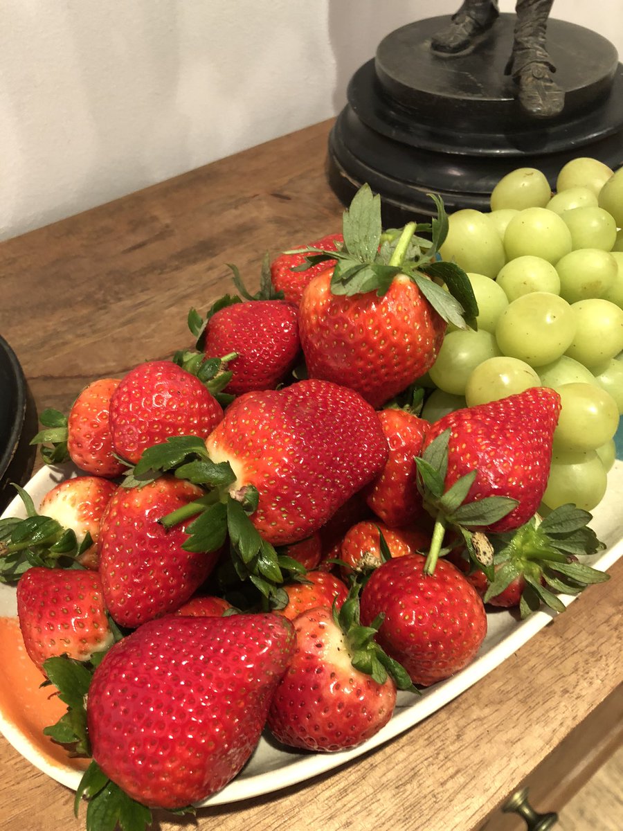 In the end we are having strawberries 🍓 🍓🍓

#NottingHill