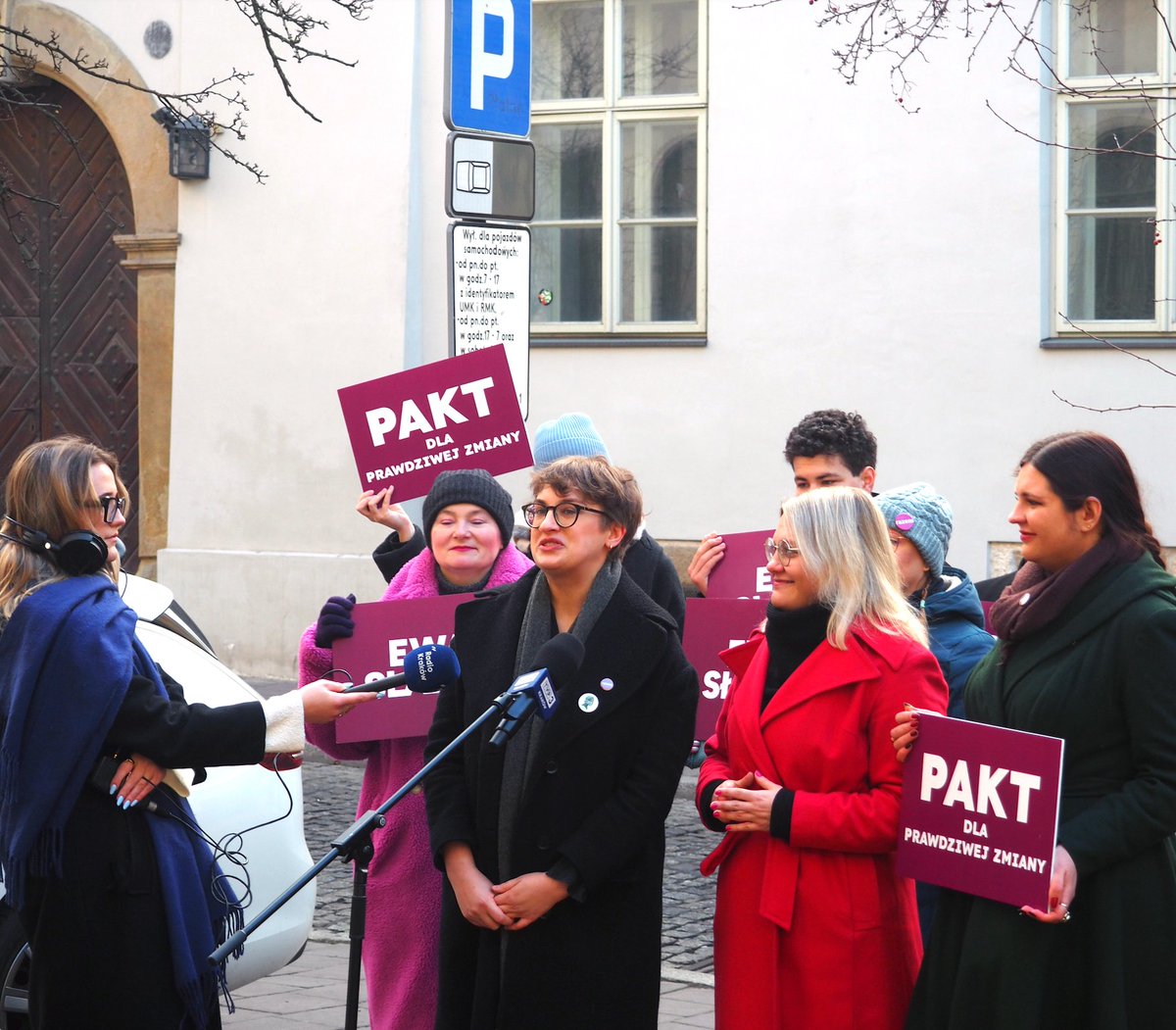 Jako pierwszy komitet złożyliśmy wymaganą liczbę podpisów w PKW! Tym samym jestem pierwszą oficjalną kandydatką w wyborach uzupełniających do Senatu w Krakowie! 💜✊ Czas na pakt dla prawdziwej zmiany!
16 marca możemy to zmienić razem!
#SładekRazemDoSenatu <a href="/partiarazem/">Razem</a> @owca_ola