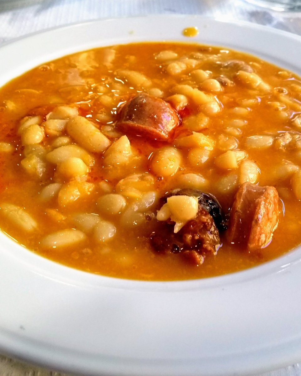 HazlanKafebar's tweet photo. En el #MenúDiario de #HazlanKafeBar intentamos tener cada día platos caseros y variados donde puedas escoger.
Hoy toca…. Alubias con Chorizo 🍲
. 
·
·
·
#hazlan #comida #irun #comidacasera #pintxo #etxekojanaria #bar #restaurante #gastronomia #amigos #instafood #tapas #cafe https://t.co/4RkVtWQ0so