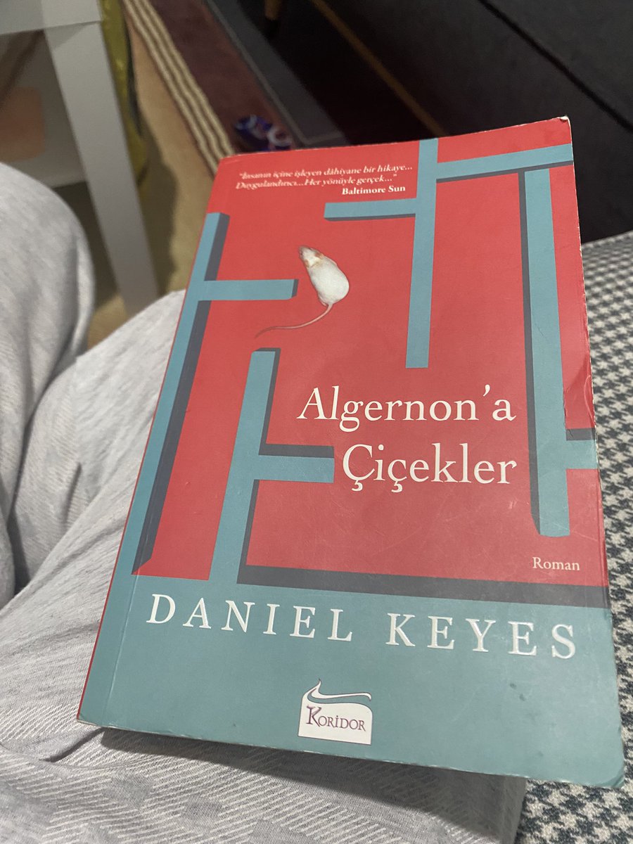 biramedik's tweet photo. Zekice tasarlanmış 50 lerden güzel bir bilim kurgu. Son bir kaç sayfada bir kaç gözyaşı döktük.. https://t.co/Tg2wEQWYgk