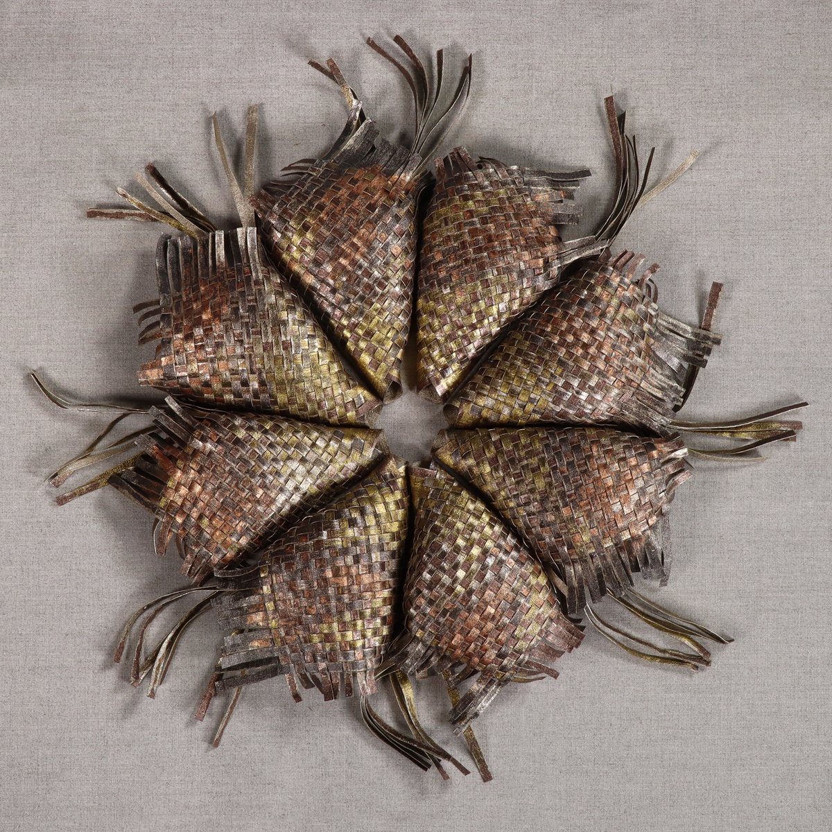 annarayart's tweet photo. 'Woven (rosette I)' by Anna Ray, 2025

40 x 40 x 4cm
linen, gesso, acrylic, oil, hand stitch https://t.co/11JZCYTfBg