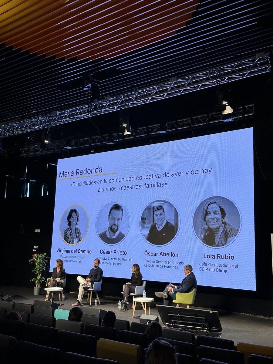 Comienza la mesa redonda: 
hablamos de las dificultades en la comunidad educativa.
Gracias ponentes por compartir este espacio con muchísimos centros educativos más #EnjoyThinking