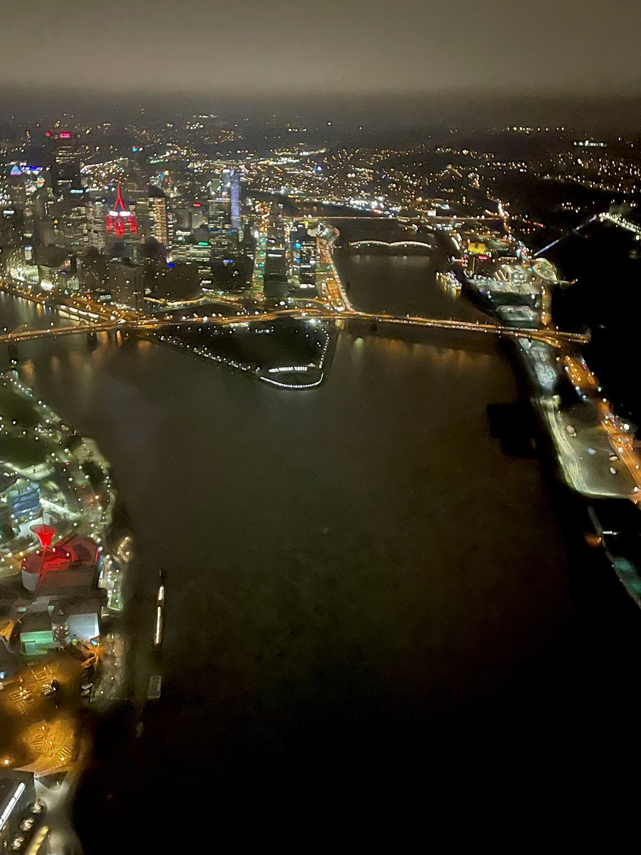 Cloud layer dropping fast and some fog / mist north of the city visibility will be an issue for many this #TacoTuesday in #Pittsburgh #SKY4