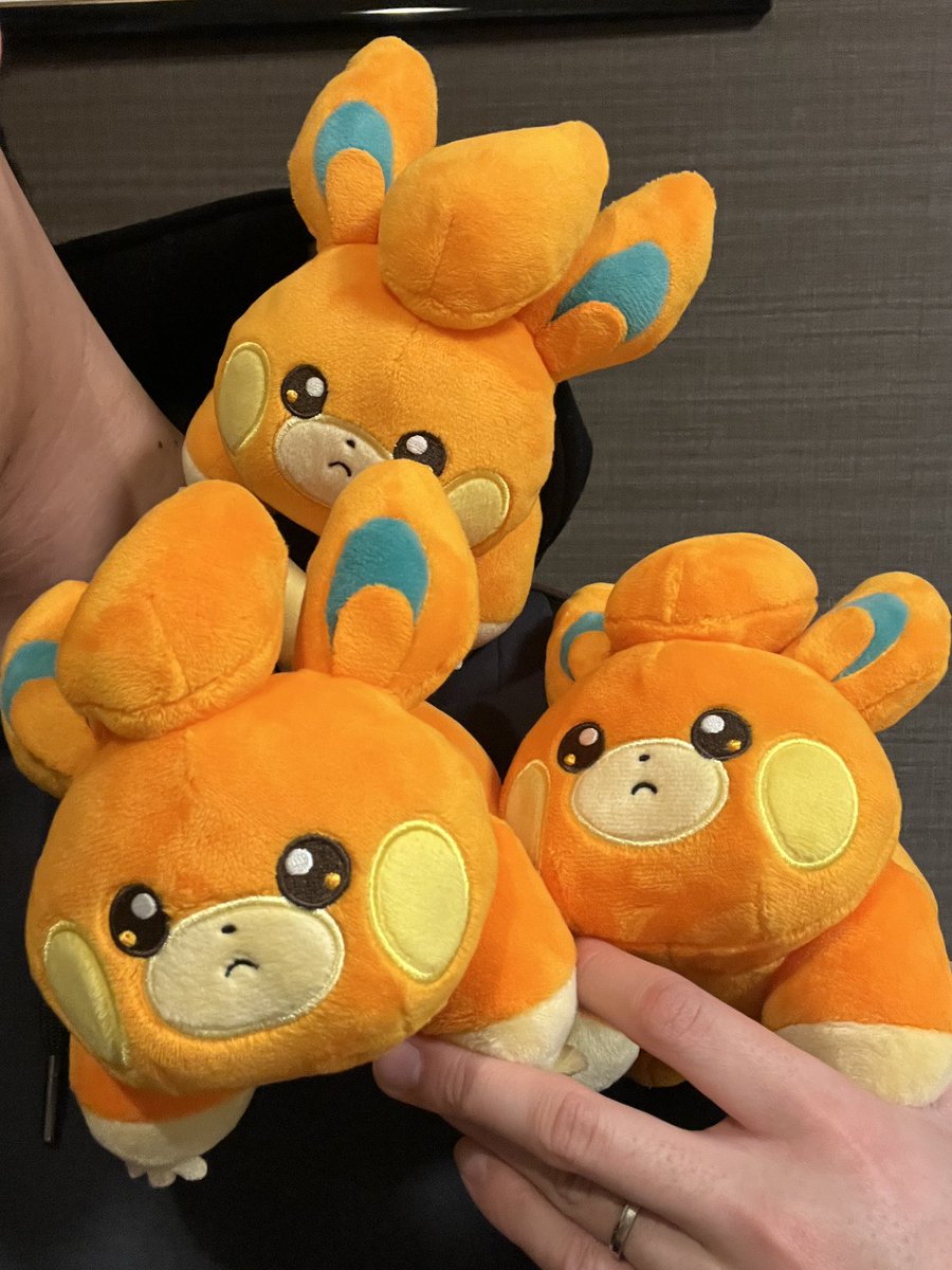 久しぶりに初代おムーと戯れて相棒感ある
写真撮って遊んでたら奥様が他のおムーも連れてきて溢れてしもうた🥴

今年は鍛えマインド高いので
おムー3匹くらい余裕で乗るくらい
肩デカくします(???)(化け物)