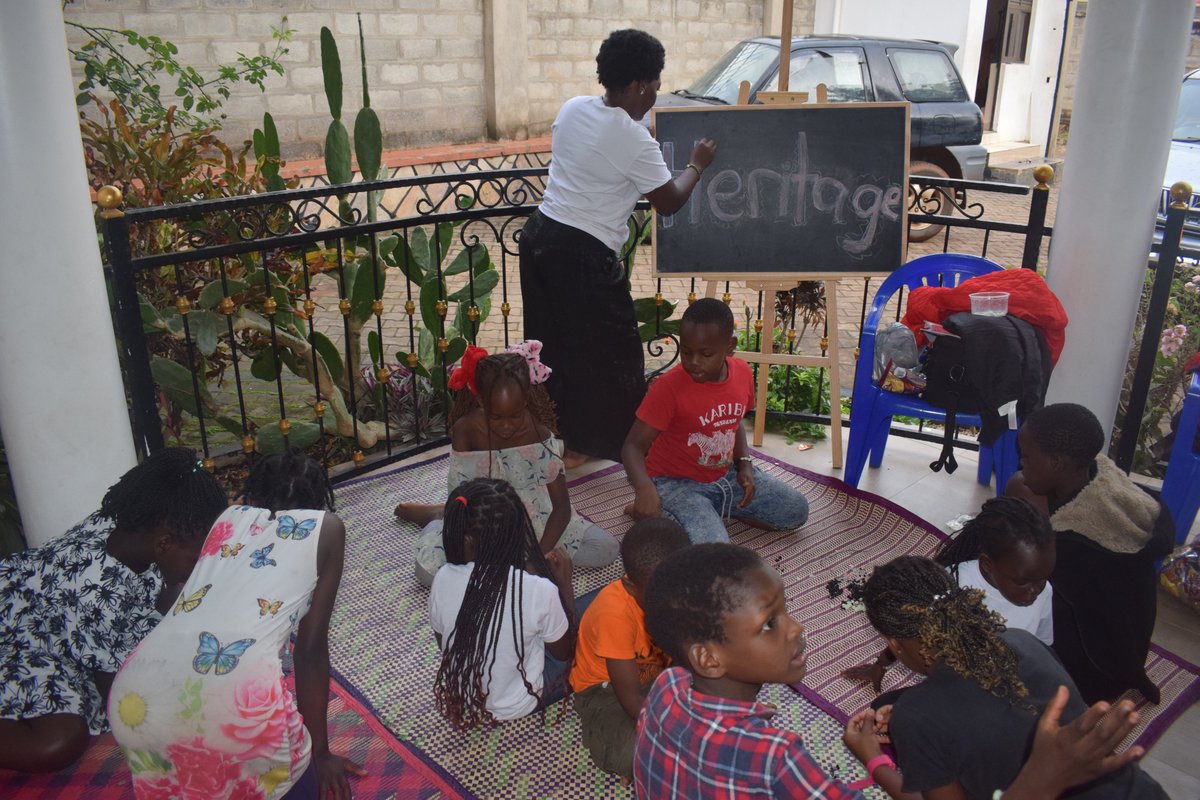 CompoundUganda's tweet image. We crowned this holiday with an exciting training where children explored heritage, conservation, and practical skills like beading! From learning about their rich cultural roots to hands-on creativity, these young minds are equipped to protect and preserve their world. #Heritage