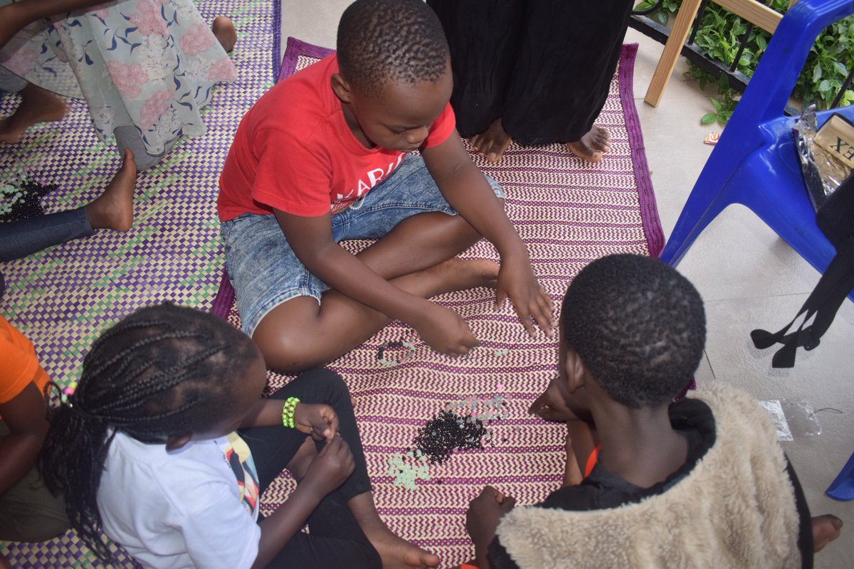 CompoundUganda's tweet image. We crowned this holiday with an exciting training where children explored heritage, conservation, and practical skills like beading! From learning about their rich cultural roots to hands-on creativity, these young minds are equipped to protect and preserve their world. #Heritage