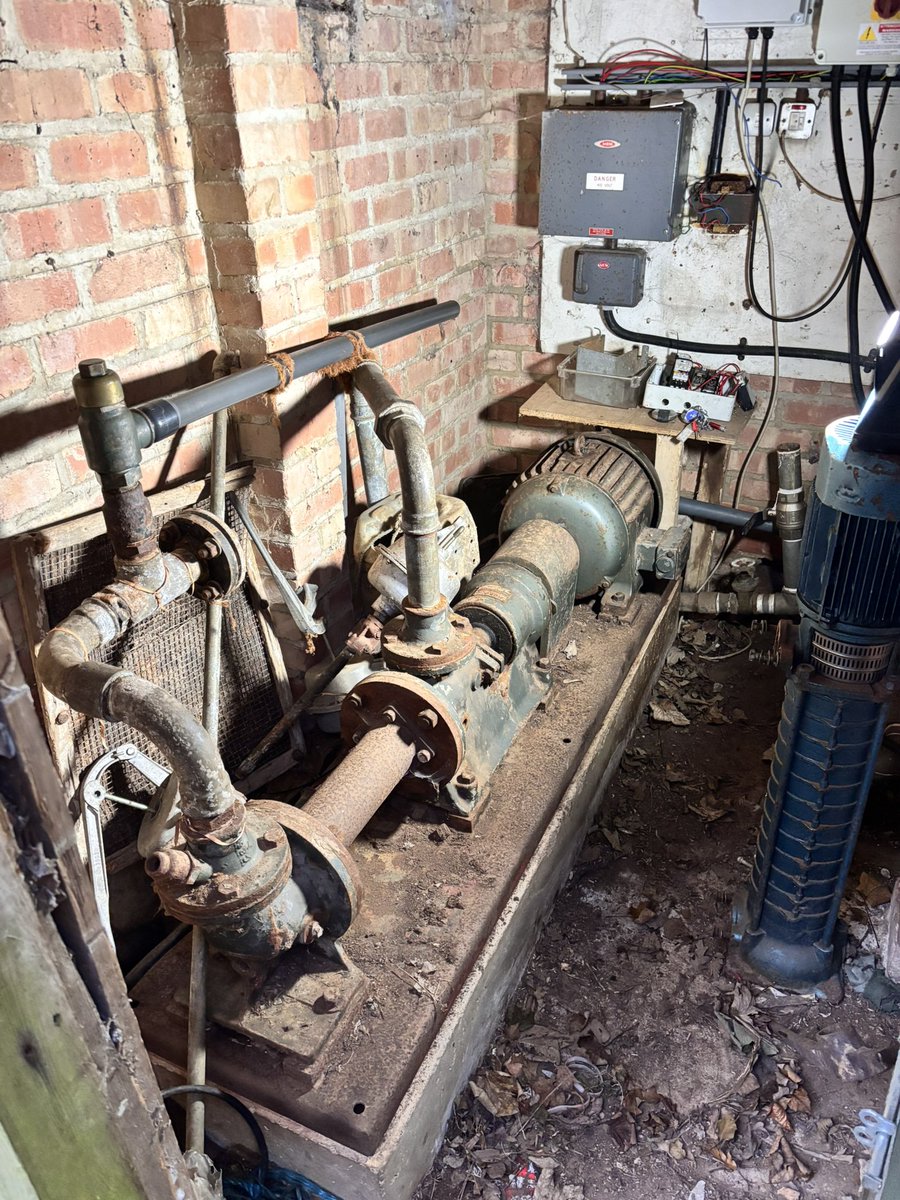 driptec_ltd's tweet photo. Interesting job removing old pumps making way for new pumps #willeslygolfclub https://t.co/l6kghJp939