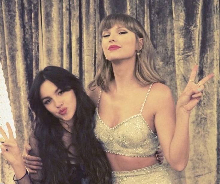 oliviarodrbr's tweet photo. Olivia Rodrigo curtiu uma publicação do glambot de Taylor Swift no #Grammys , no Instagram. ❤️ https://t.co/7KKzvUkqZ6