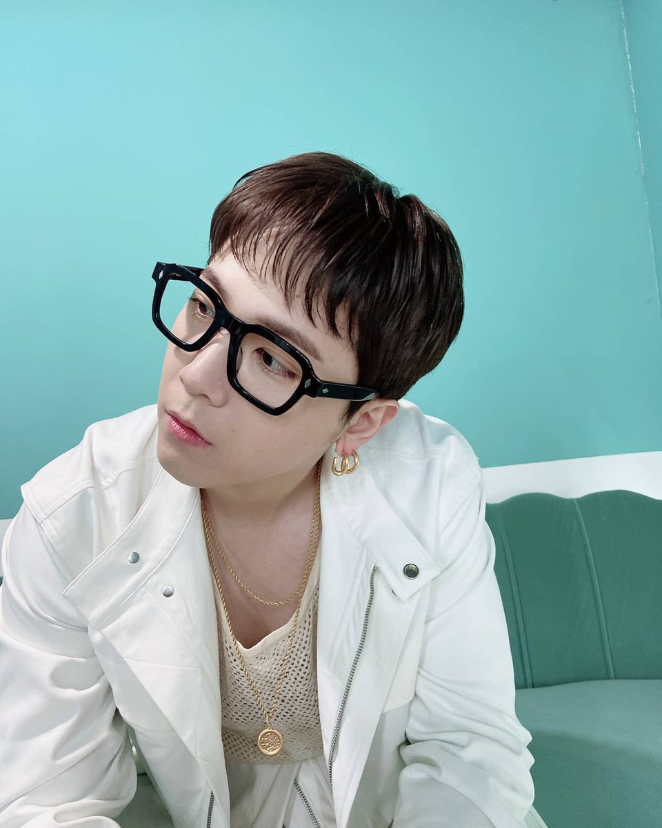 뿔테 홍스타 존잘이야 진짜 짜릿해 개멋잇어

#FTISLAND #FT아일랜드 
#이홍기 #LEEHONGGI #イホンギ