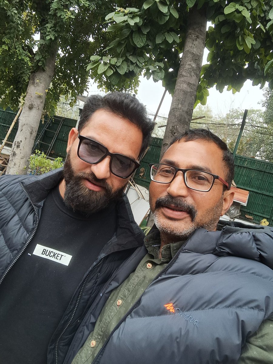 RajenderaMeenaa's tweet photo. जब इरादे मजबूत हों और मेहनत का रंग दिखे, तो जीत खुद-ब-खुद मिलती है। इसका उदाहरण है।
डोडा aap के विधायक भाई @MehrajMalikAAP बहुत ही साधारण एवं नेक दिल इंसान है राजस्थान के साथियो के साथ अपने संघर्ष की साझा की।
#VoteForAAP
#KejriwalWinningAgain https://t.co/vWhy23KATh