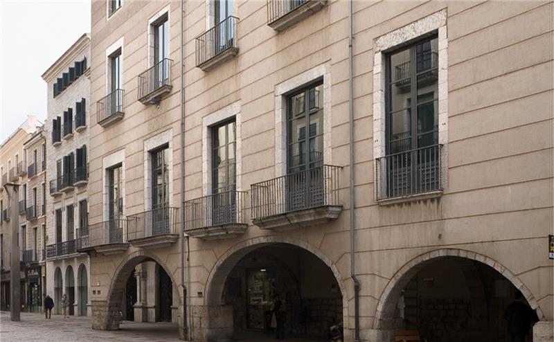 COACGirona's tweet image. 📂Els arquitectes #JoaquimBover i #EnricBayona van fer una donació sobre planejament i paisatge urbanístic a Girona➡️Eina essencial per entendre l’arquitectura catalana contemporània

📈Amb aquest, ja són 36 fons custodiats a l'arxiu del #COACGirona

ℹ️tuit.cat/X5bzt