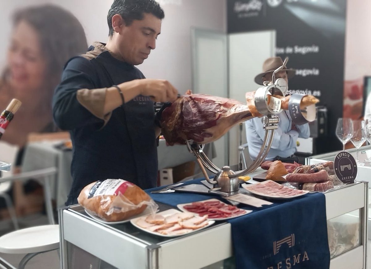 🗓️ Del 3 al 5 de febrero estamos presentes en la XXVII edición del Salón H&amp;T de Málaga. 

Si quieres conocer nuestros productos, te esperamos en el Stand de Alimentos de Segovia con el cortador <a href="/diegohdezslicer/">Diego Hernández</a>

¡TE ESPERAMOS!

#salonhyt #salonhytmalaga #salonhyt2025