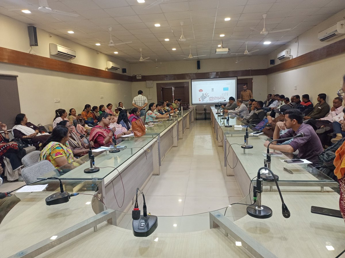 🌸 " એનીમિયા મુક્ત ભારત" અભિયાન અંતર્ગત આજે સર્કિટ હાઉસ, ભાવનગર ખાતે શિક્ષકશ્રીઓની તાલીમ યોજવામાં આવી.

🌸 એનીમિયા નું સમયસર નિદાન અને સારવાર ઉજ્જવળ ભવિષ્યનો પાયો છે.

#HealthyEating 
#HealthForAll 
#nutrition 
#healthylifestyle 
#HealthcareForAll 

<a href="/MoHFW_INDIA/">Ministry of Health</a> 
<a href="/NHMGujarat/">NHM Gujarat</a>