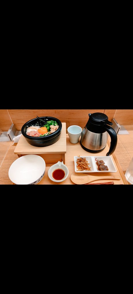 こんばんは！
本日の夕飯はネバネバネギトロお茶漬けです。
現在マグロは需要が高まっており世界中で消費されています。そのため、特に太平洋クロマグロは一時期絶滅危惧種にまで指定されていましたが現在は安全水準まで回復しつつあります。
#SDGs
#環境問題
#シーフード
#夕飯
#マグロ