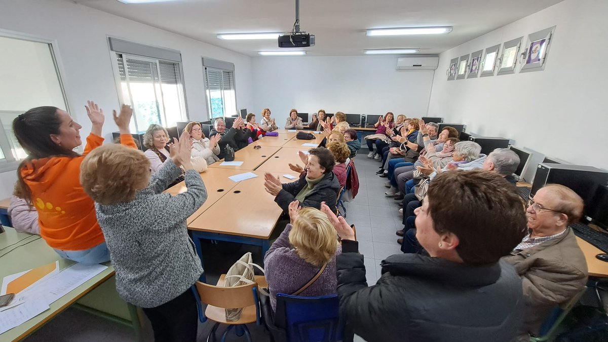 ceperecija's tweet photo. En el CEPER Miguel Hernández, celebramos el pasado 30 de enero el Día de la Paz con creatividad y emoción. 💙✌️Mediante talleres de poesía, arte y música, nuestro alumnado ha expresado valores como la convivencia, el respeto y la solidaridad. 🎨🎶
Gracias a todos popr participar. https://t.co/x4qcilZv5L