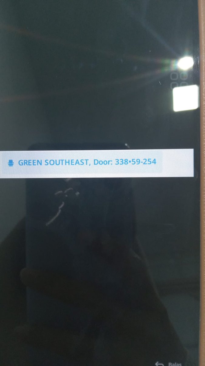 min_nuette's tweet photo. ⚠️SCAMMER ALERT⚠️
─── a thread

Maaf kalo threadnya berantakan, jadi aku  sama temenku abis kena tipu tiket seventeen right here jkt green south day 1. Sn nya dibawah ya guys, kalo kalian ketemu yg jual atau yang nanti duduk disebelahnya tolong wakilin aku jambak rambutnya🙏 https://t.co/FzZNrOkszc
