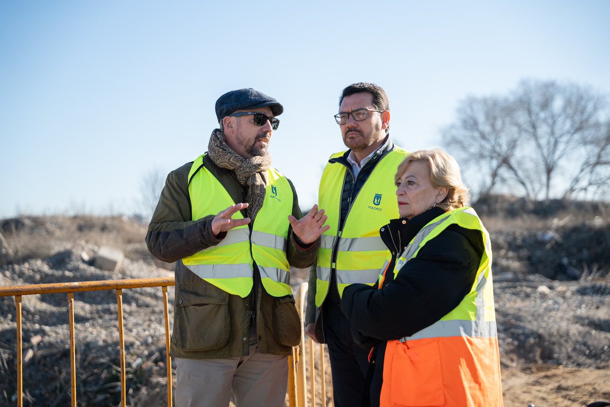 Visitamos junto a <a href="/palomagromero/">Paloma García Romero</a> las obras de la conexión peatonal entre Entrevías y el polígono de Vallecas. 

Un proyecto de 2,6 millones de euros que mejorará la accesibilidad y la seguridad entre Puente y Villa de Vallecas.