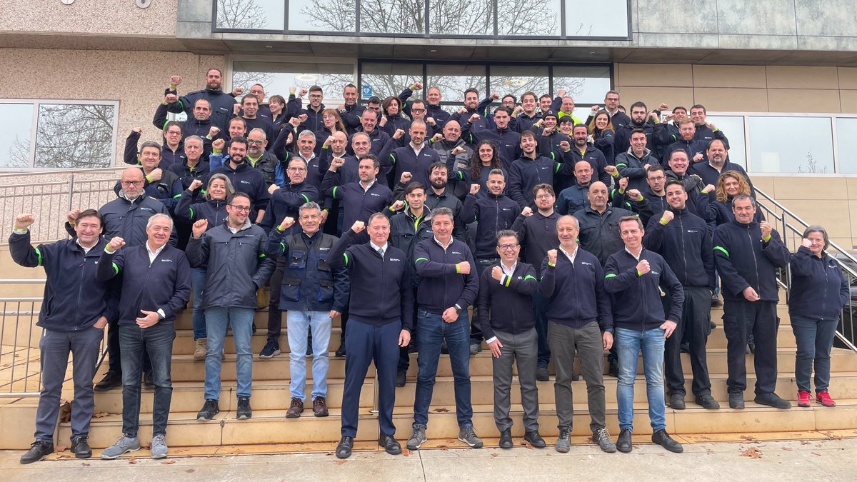 🌍💚Hoy #DíaMundialContraelCancer, el equipo de <a href="/INDUSTRIASMAXI/">INDUSTRIAS MAXI</a>  se une para apoyar a la <a href="/ContraCancerEs/">Asociación Española Contra el Cáncer</a>. Con los brazaletes verdes de la esperanza, demostrando apoyo a los pacientes y sus familias, y la esperanza de mejores tratamientos y una cura. #RSC #TodosContraelCancer 💪