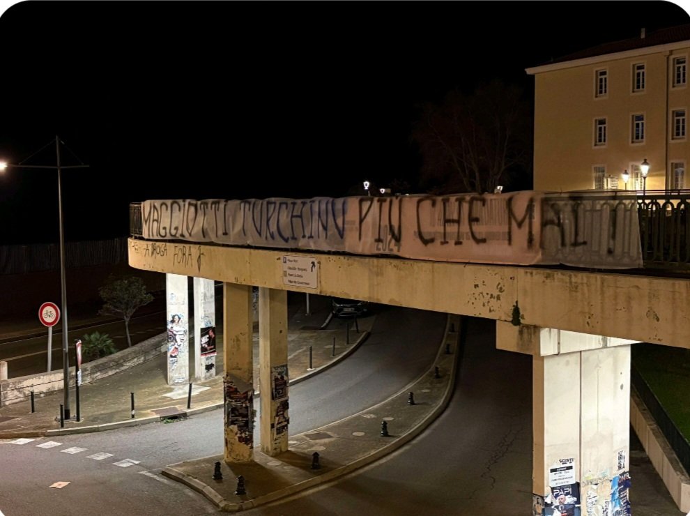 Ce matin sur la passerelle de la place st Nicolas #ForzaMaggiotti