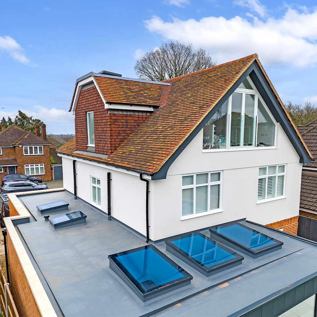 AssociatedGlas's tweet image. The beauty of flat #skylights. 😍

Look how this modern #property allows plenty of light into this premises with our flat skylights, #ORIGINOB49 doors and #OW70 #windows!

Brighten up your home in time for #summer and enquire now! ☀️

02085 083821 📲
