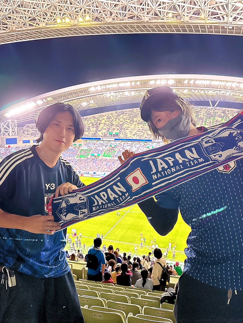 平田くん
ヒーリングWカラーで16トーンのナチュラルホワイト✨
そんな事より平田くんリスナーさん！
平田くんの僕のモノマネがどれくらい似ているか樹くんのYouTubeを観てチェックしてみて下さい🥺
（平井堅を10点満点として採点お願いします）