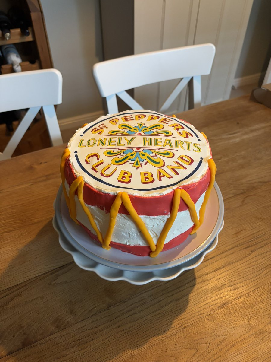 PeaceifyouWant's tweet photo. I made a Sgt. Pepper drum cake! https://t.co/TkvihN5232