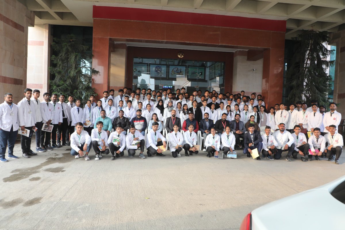 CSIR_CDRI's tweet photo. A batch of 110 Students of #BPharma along with 05 faculties from #SBS_Group_of_Institutions #College_of_Pharmacy #Malwan #Fatehpur #UP under #Student_Scientist_Connect_Program under @CSIR_Jigyasa
@CSIR_IND @HRDG_CSIR @IndiaDST @NITIAayog @ANRFIndia @MoHFW_INDIA https://t.co/vQxSECkPmB