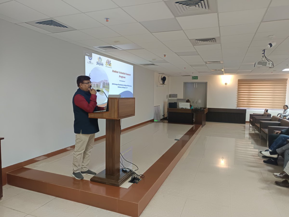 CSIR_CDRI's tweet photo. A batch of 110 Students of #BPharma along with 05 faculties from #SBS_Group_of_Institutions #College_of_Pharmacy #Malwan #Fatehpur #UP under #Student_Scientist_Connect_Program under @CSIR_Jigyasa
@CSIR_IND @HRDG_CSIR @IndiaDST @NITIAayog @ANRFIndia @MoHFW_INDIA https://t.co/vQxSECkPmB