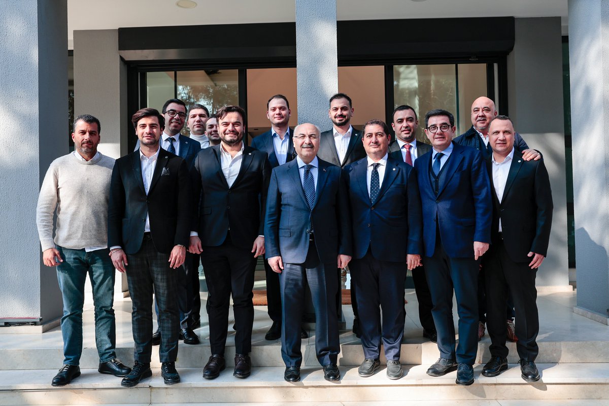 Valimiz Sayın <a href="/yskosger/">Yavuz Selim KÖŞGER</a>, Çukurova Genç İşadamları Derneğini ziyaret etti.
Dernek Başkanı Ömer Faruk Sakarya’dan derneğin gerçekleştirdiği faaliyetler hakkında bilgi alan Sayın Valimiz, genç iş insanlarının dinamizmine ve vizyonlarına güvenlerinin tam olduğunu belirterek şehrin