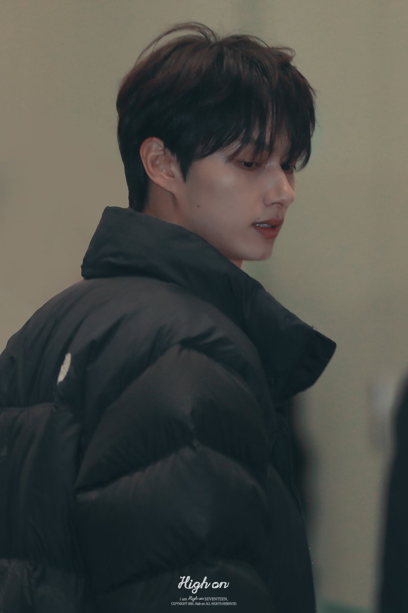 highon_svt's tweet photo. 250203 ICN  
 #준 #JUN #문준휘 #文俊辉 #세븐틴 #SEVENTEEN https://t.co/J44B2568Sh