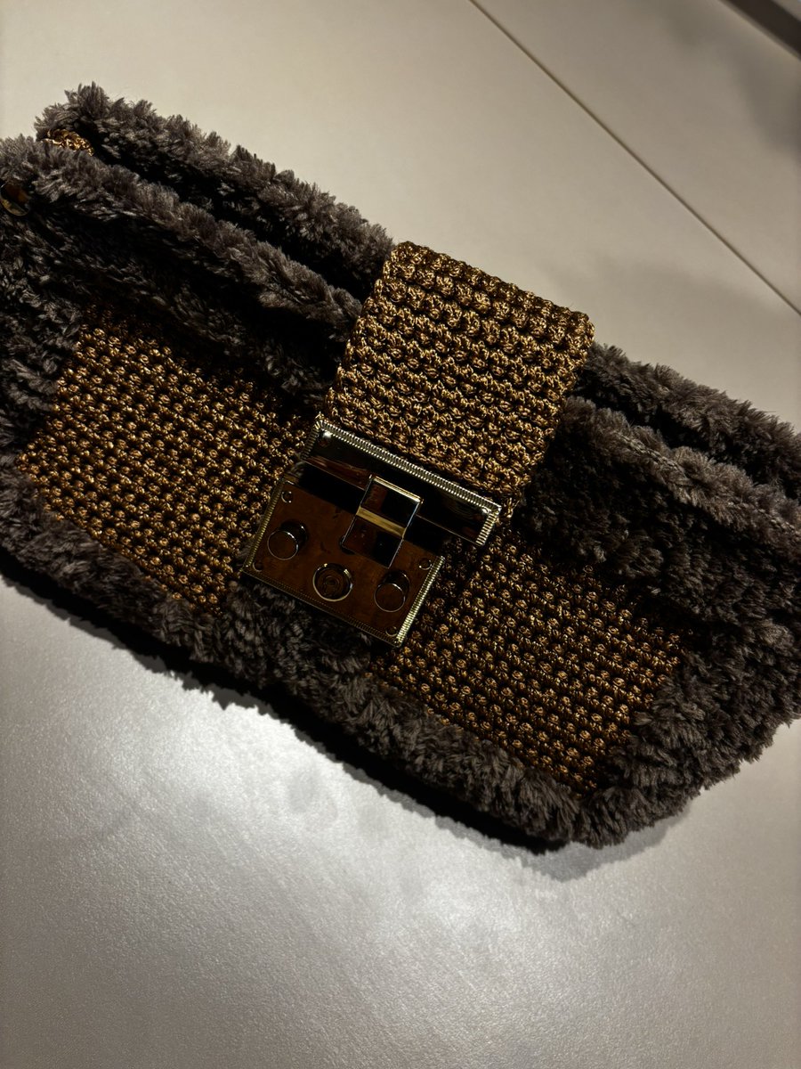 Polyester makrome ve kürk ipten ördüğüm çantam nasıl?