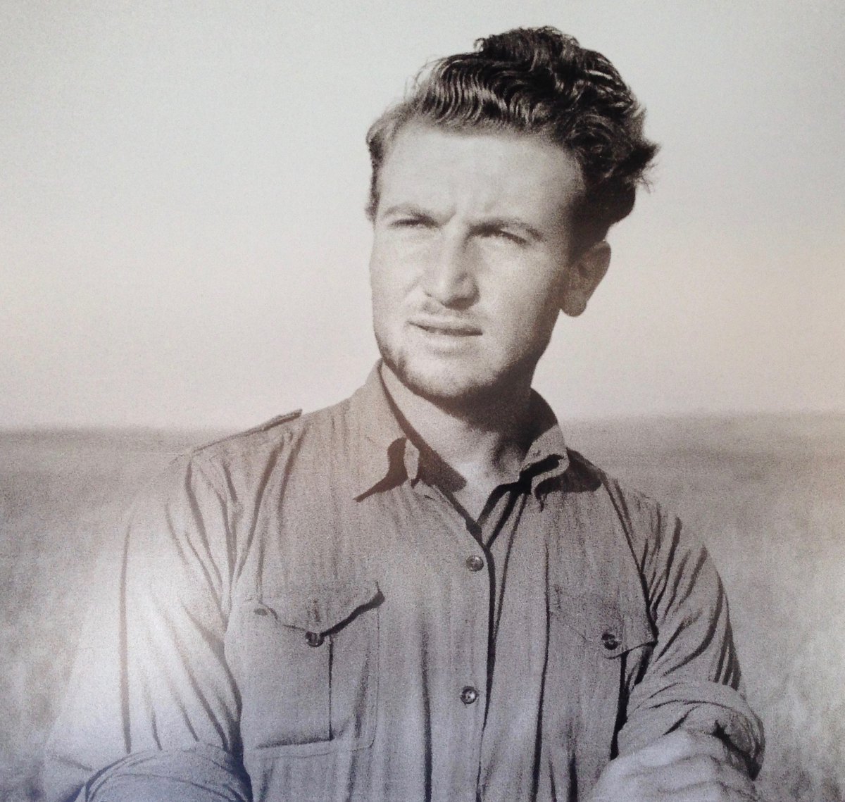 «TI SCRIVO E MI PAR DI CANTARE»
11 anni fa ci lasciava Eugenio Corti: mi piace ricordarlo con una sua lettera scritta del 1942 all'inizio di quell'avventura in Russia che si sarebbe rivelata così drammatica e decisiva per la sua vocazione di scrittore edizioniares.it/ti-scrivo-e-mi…