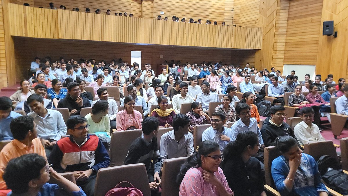 DrChetanSolanki's tweet image. Had an engaging session at Mahatma Gandhi Memorial Medical College, Indore.

Discussing sustainability and the urgent need for climate action. Grateful for the insightful interactions and commitment to change! #ClimateAction #Sustainability #IndoreClimateMission