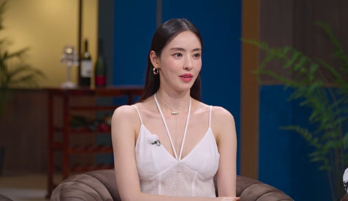 daheegallery's tweet photo. Lee Da-hee looking so dashing with a white dress 🤍

#SinglesInferno4 #솔로지옥4 #LeeDaHee #이다희 https://t.co/uZKjRGF2Er
