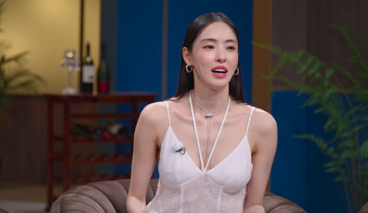 daheegallery's tweet photo. Lee Da-hee looking so dashing with a white dress 🤍

#SinglesInferno4 #솔로지옥4 #LeeDaHee #이다희 https://t.co/uZKjRGF2Er