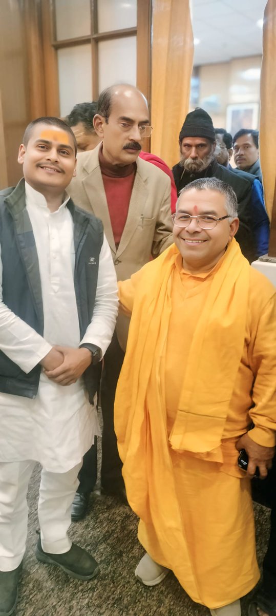 ABHGM_'s tweet photo. लखनऊ विधानसभा में उत्तर प्रदेश गौ - सेवा आयोग के अध्यक्ष श्री श्याम बिहारी गुप्ता जी से औपचारिक मुलाकात कर आशीर्वाद प्राप्त किया || https://t.co/3UArVuawO2