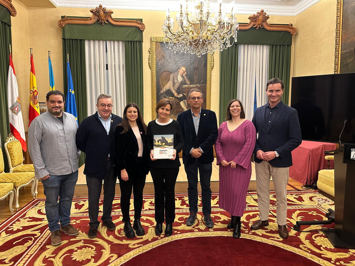 SEFAC_aldia's tweet photo. La alcaldesa de Gijón, @CarmenMoriyon recibe a los ptes de los comités Organizador y Científico del 7º Congreso Nacional Médico-Farmacéutico #SEMERGENSEFAC25, @Mitotatu (@SEMERGENap) y @silvialodealaiz (#SEFAC). El encuentro será en la Laboral los días 28 de febrero y 1 de marzo https://t.co/N4N06ED8xB