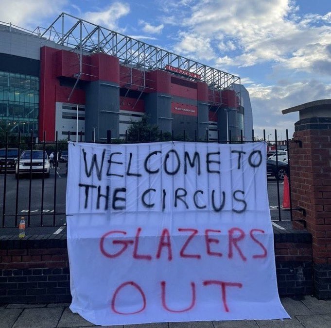 Manutd_addicts's tweet photo. 🚨🚨🚨

Don’t scroll, just RT.

Manchester United would win the Premier League faster if they got relegated , came back up and had new owners than they would under the Glazers in the top flight. Let that sink in.

#MUFC #GLAZERSOUT https://t.co/9pXuvd1If5
