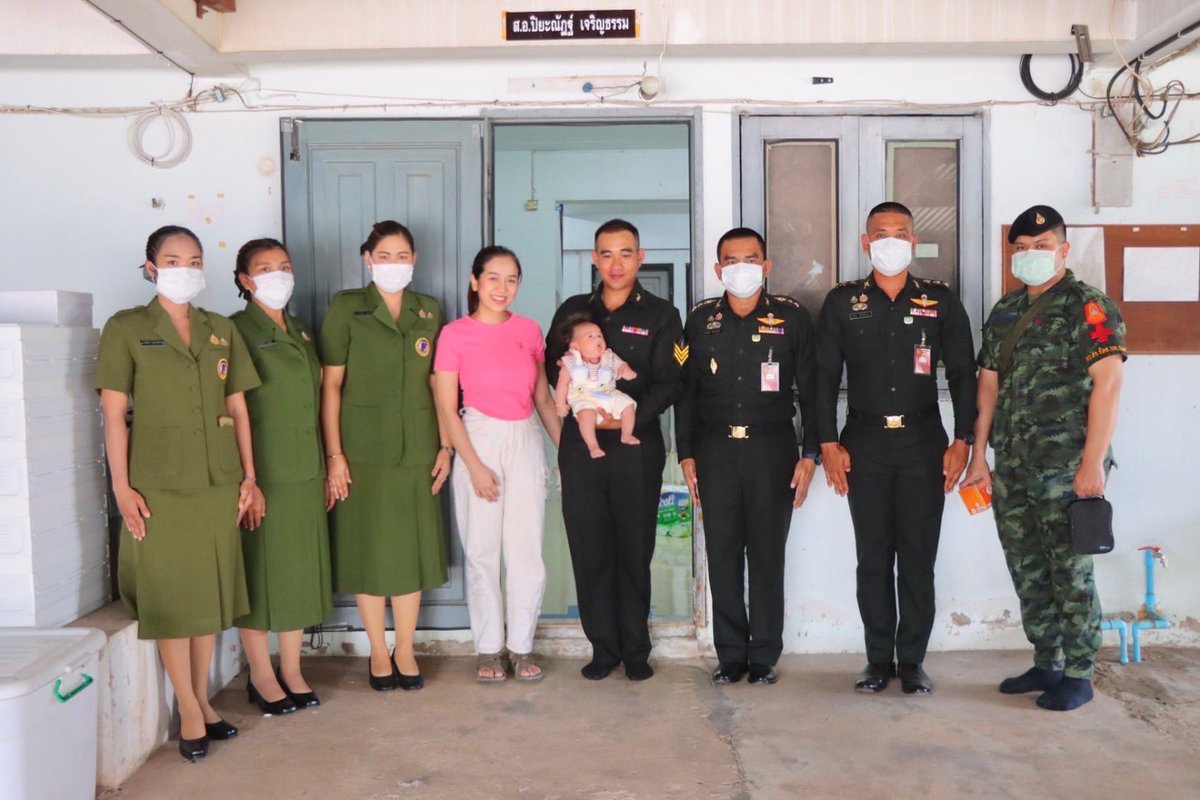 💂🏻‍♀️🌈”ยินดีต้อนรับสู่ครอบครัวกรมทหารราบที่ 25” ส่งมอบน้ำใจความห่วงใยเป็นของขวัญ เยี่ยมบุตรแรกเกิดของครอบครัวกำลังพล
