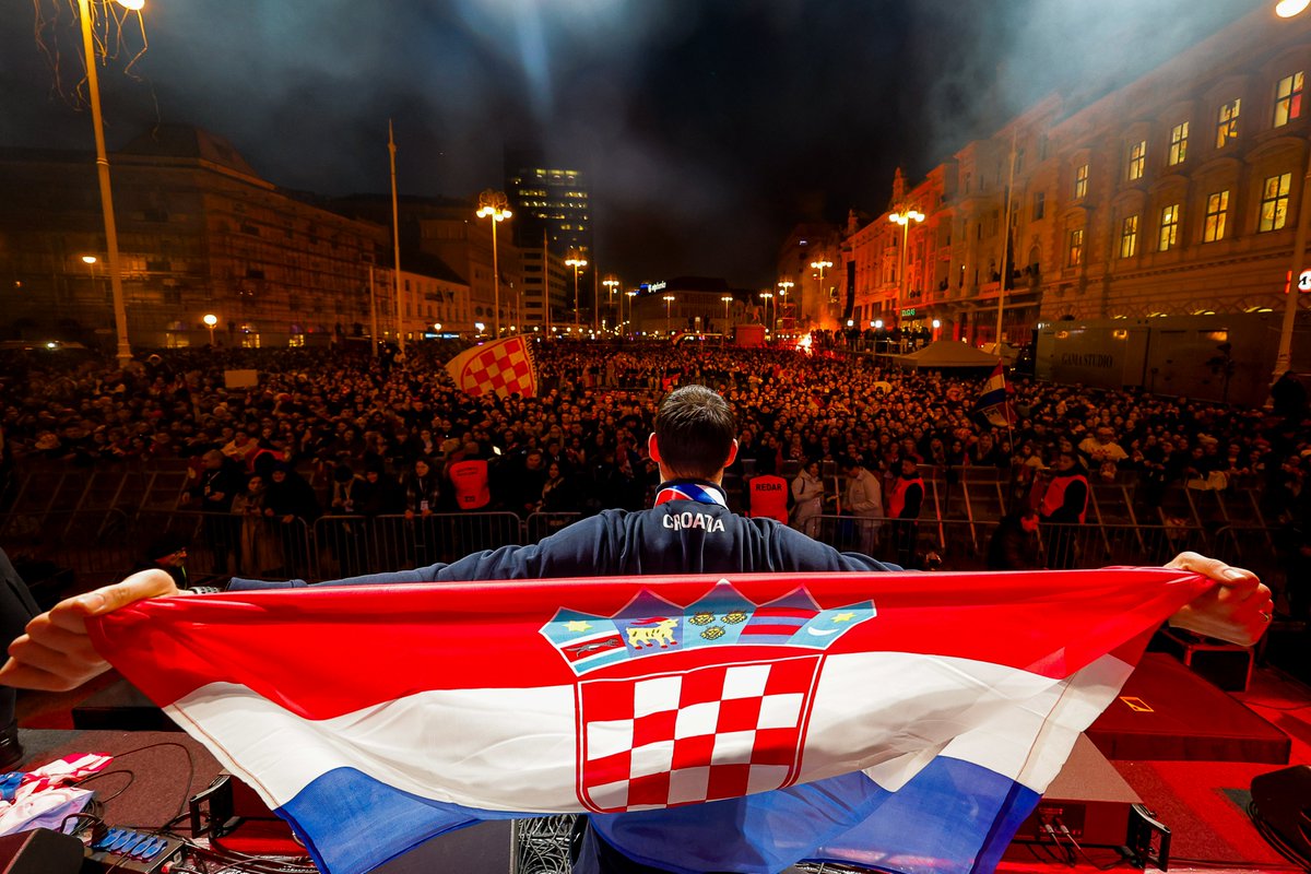HRS_CHF's tweet photo. Najljepši snovi postali su stvarnost 🫂😍🇭🇷

#crohandball #iznadsvihhrvatska #inspiredbyhandball https://t.co/A8TBokM07k