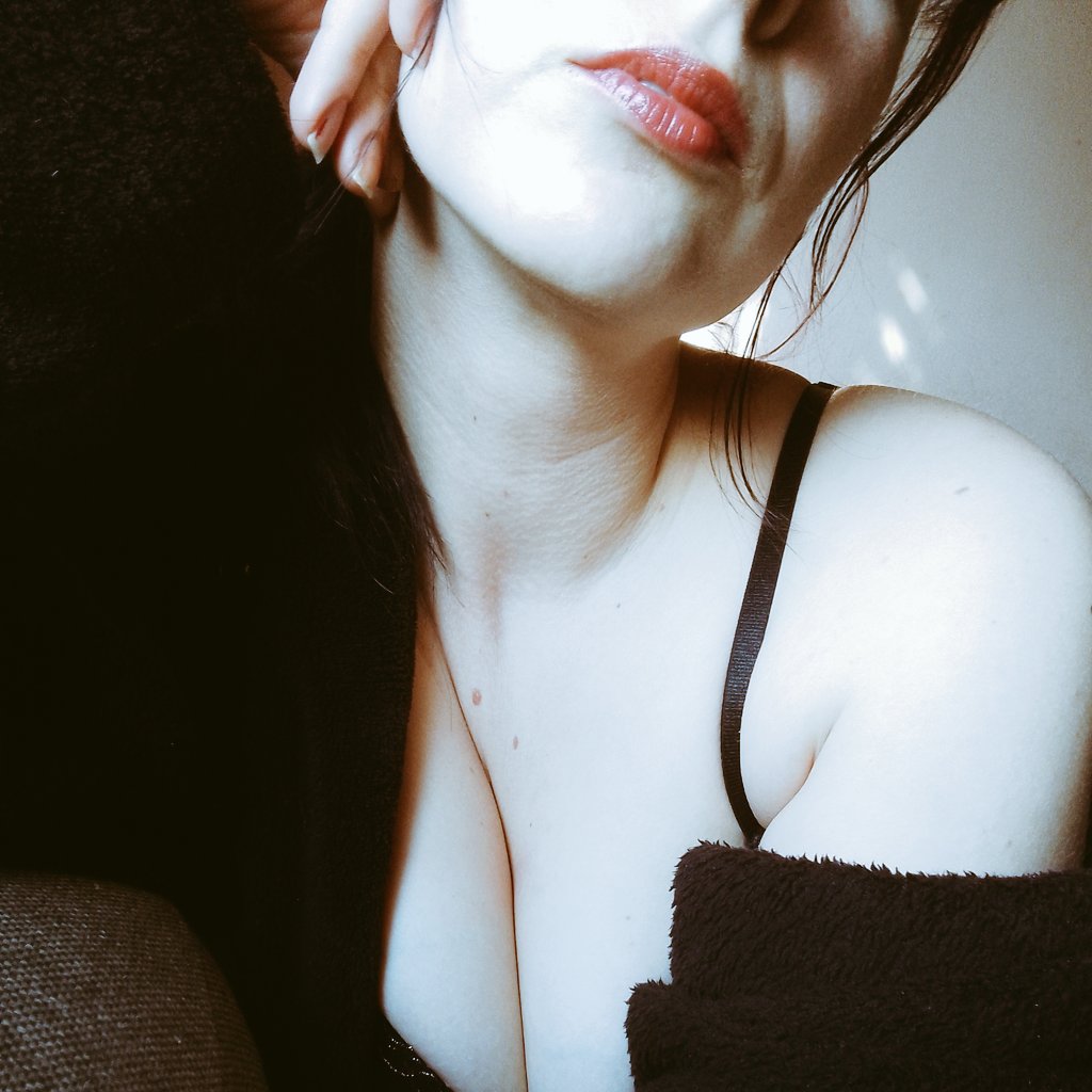 MissVicious90's tweet photo. Bet your little shrimpy shrimp has grown almost an inch 

• femdom findom goddess lingerie slave cuck goon mistress cashslave • https://t.co/Gprmjb5MZb
