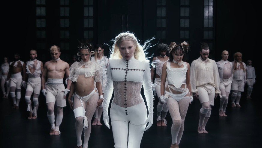 mmurr0913's tweet photo. thank you to all the dancers and creative team for keeping the details of this a secret 🖤 it’s one of the biggest surprises we’ve had in years https://t.co/zIr5nMDIqr