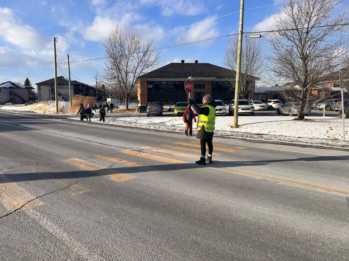 Le Soleil de Châteauguay | Arrêt amovible près d’une école : Beauharnois demande à Québec «de revoir sa position» cybersoleil.com/arret-amovible…