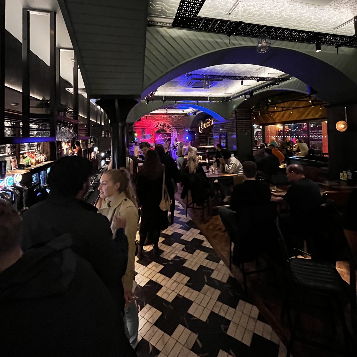 FoundersHallMCR's tweet photo. Did we mention we’ve got the largest selection of JW Lees beers anywhere? Something for everyone to sip whilst enjoying an equally iconic lineup of weekly entertainment in the heart of Manchester.

https://t.co/qpYObC7RaL

#Manchester #manchesterpubquiz #manchestermusicscene https://t.co/KlBvyvrBG8