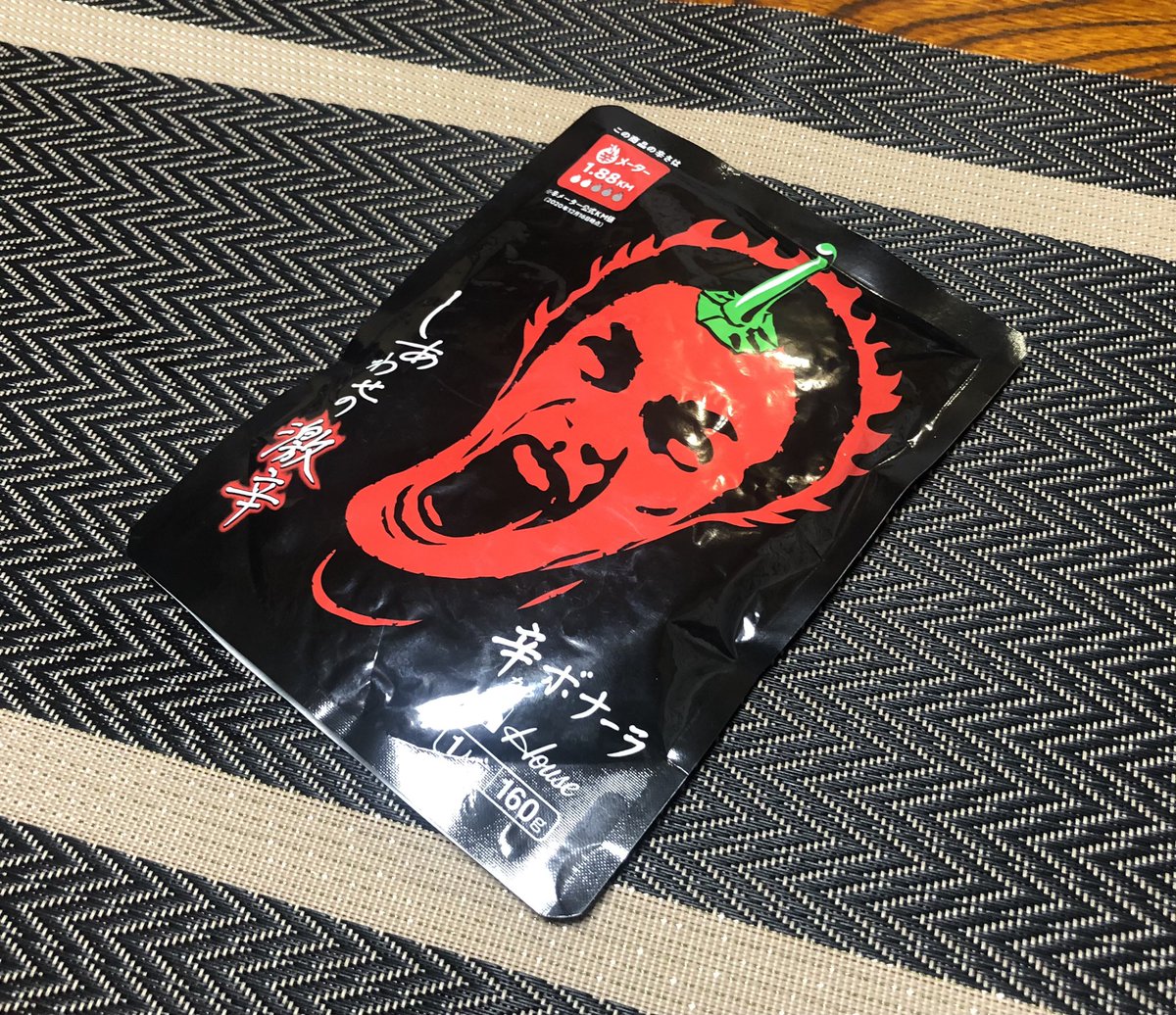 先日に引き続き、ハウス食品の「しあわせの激辛」の辛ボナーラと麻辣鍋を食べてみました。
自分パスタにクリーミーさを求めてないのでカルボナーラは全く食べないのですか、これは美味いです。また買うかも。
麻辣鍋の素は辛過ぎる…たぶんこのシリーズで1番ヤバイと思います。 