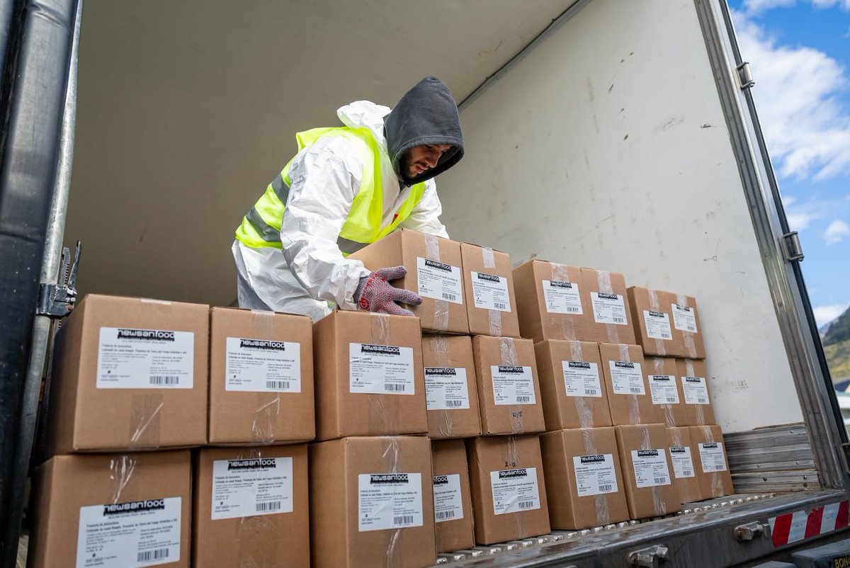 gustavomelella's tweet photo. 🌊 Primera exportación de mejillones fueguinos
Hoy, el Grupo Newsan Food realizó la primera exportación de mejillones fueguinos, un hecho histórico para nuestra provincia y un gran paso en la diversificación de nuestra matriz productiva. https://t.co/GO0KKYeC2J