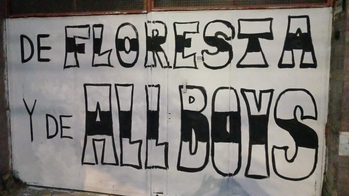 AllboysPintadas's tweet photo. Presentamos la primera intervención artística plasmada en #Floresta!!  
Ubicado en Miranda al 1200; en la cercanía del Estadio Islas Malvinas.. 

Por más murales en todo Floresta y barrios aledaños!! 📝👨‍🎨👌 🤝👍 https://t.co/fQlPT8bHIz