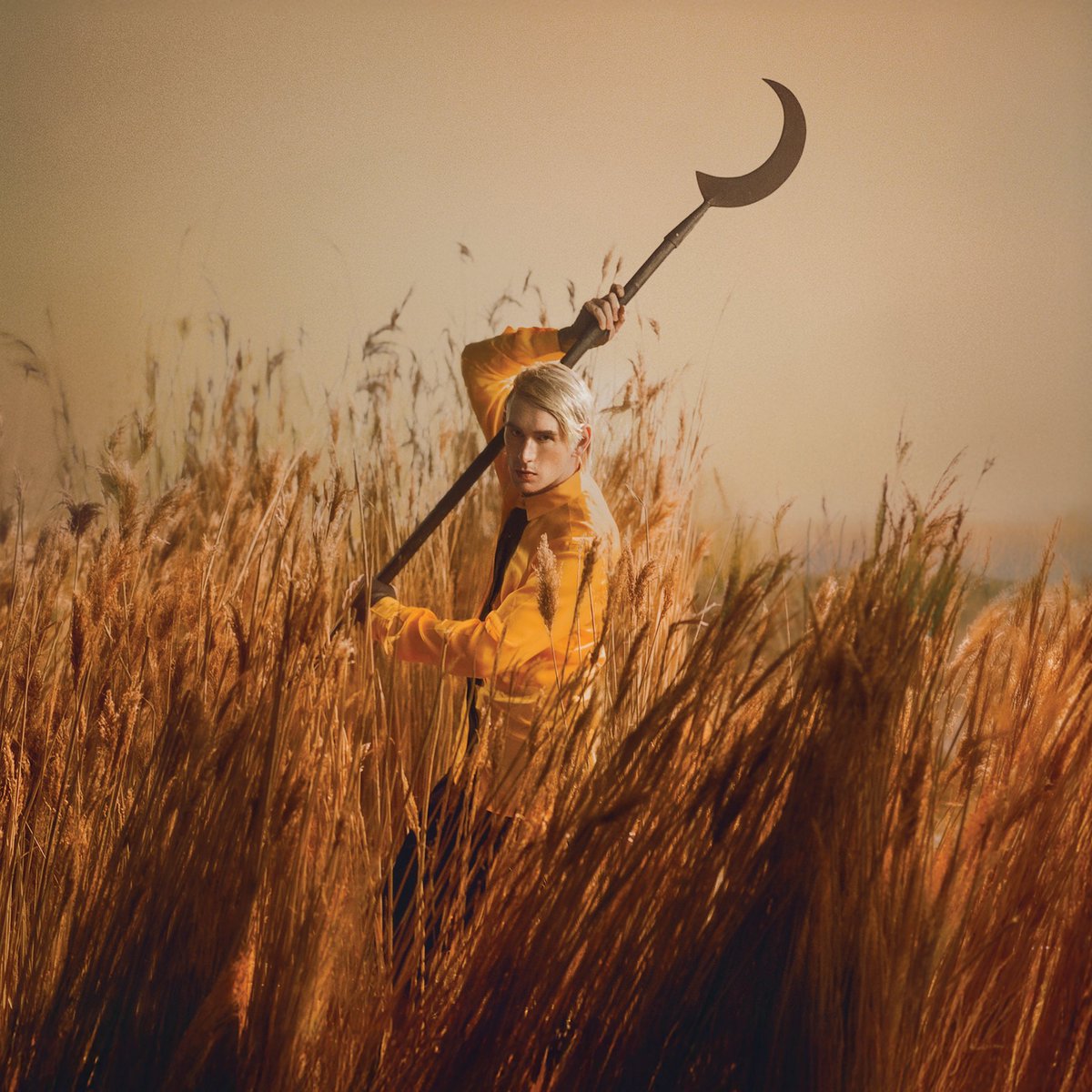 _PATRICK_WOLF's tweet photo. Crying the Neck
my seventh album will be released on April the 25th

Set between the months of July and September in East Kent

“the reaper strikes the whetstone
For the sharpening of his blade
“Swing away, the fallow years away”
Cried the beheaded land
To the dying of the day” https://t.co/d8pR5PaHQj