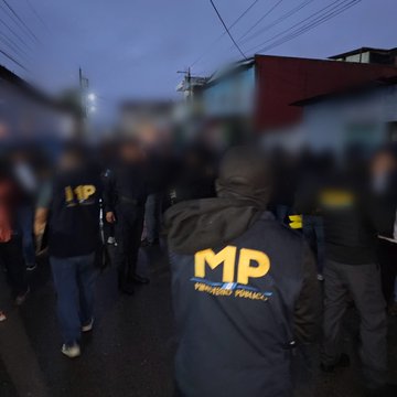 Noti7Guatemala's tweet image. La Fiscalía contra el Delito de Extorsión y #PNC realizan #Requisa en el Centro de Detención Preventiva para Hombres y Mujeres de #AltaVerapaz.